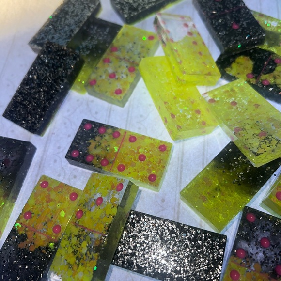 Dominos - Picture 3 of 6